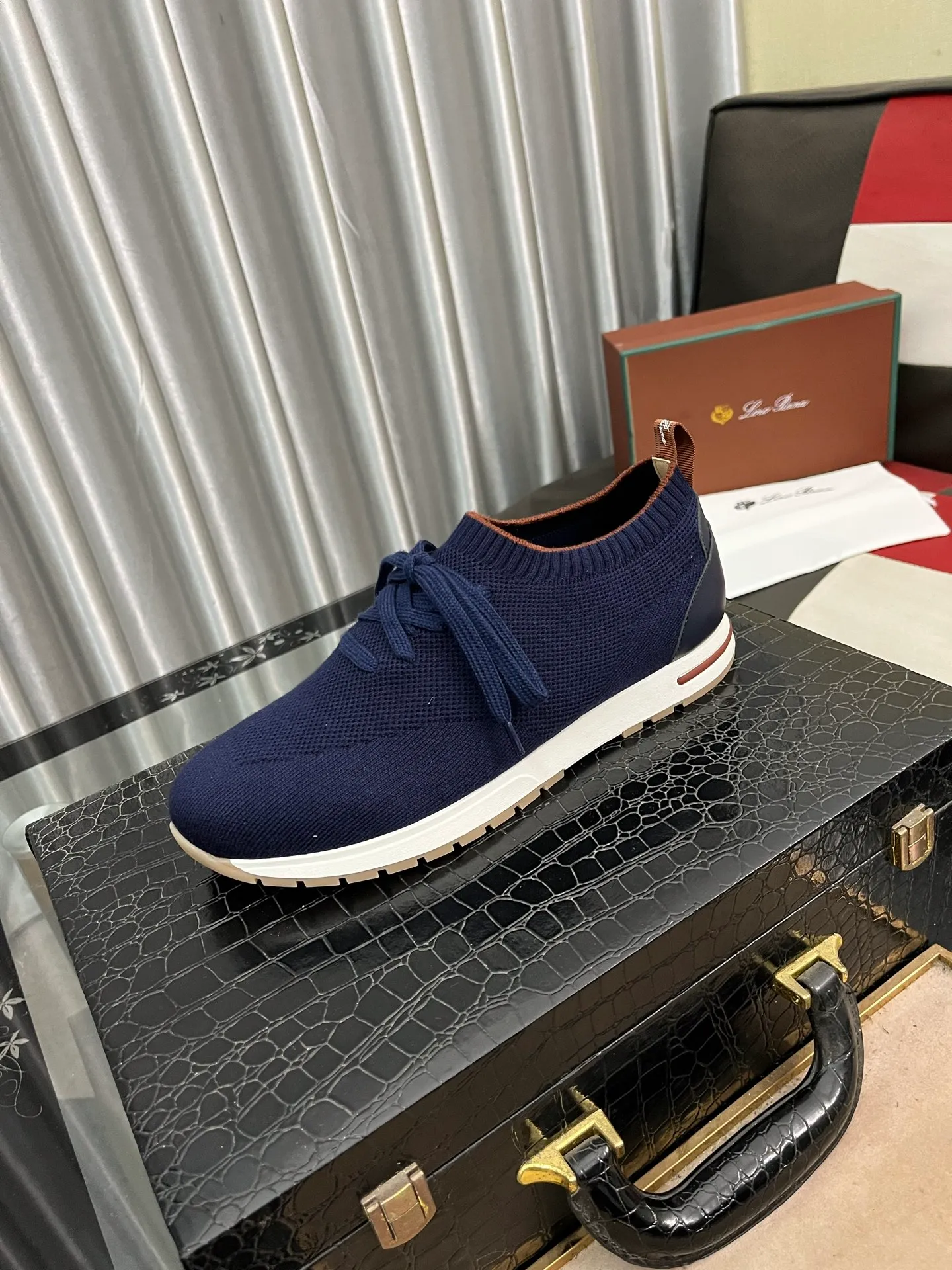 Men's shoes 💰420⌚️⌚️ (loro piana) new moccasin shoes official website original 1:1 mold opening, original quality 💯 fine workmanship, high-end luxury ☘ The upper is made of original waterproof treatment breathable fly-woven suede 🌴 luxury 🐂 leather lining 🍓 rubber wear-resistant outsole, size 38-44 (size 45 can be customized) 5️⃣ colors available